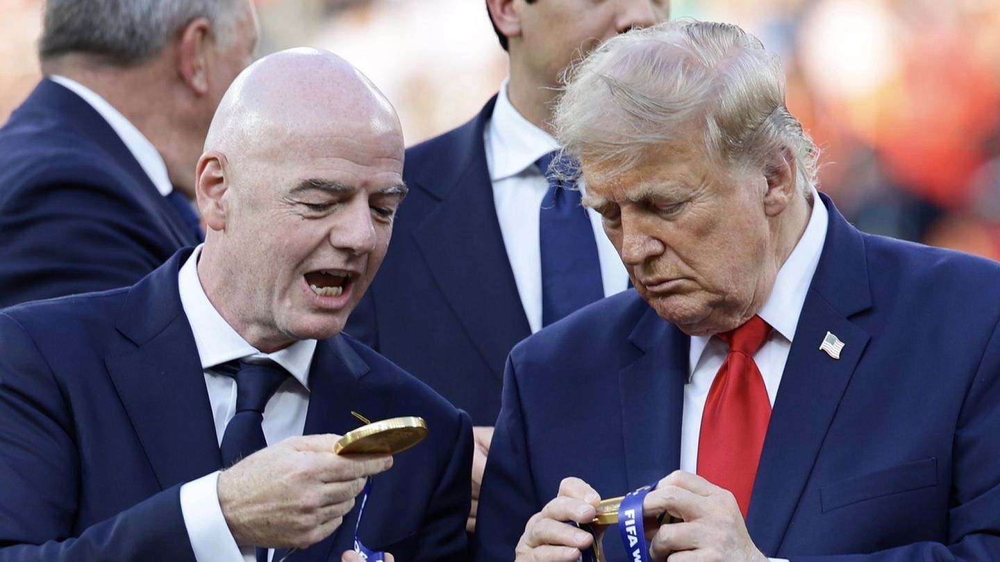 MM-jalkapallo | Donald Trump tahtoo uudet MM-kisat pian, mutta säännöt estävät – keskustelut Gianni Infantinon kanssa vireillä