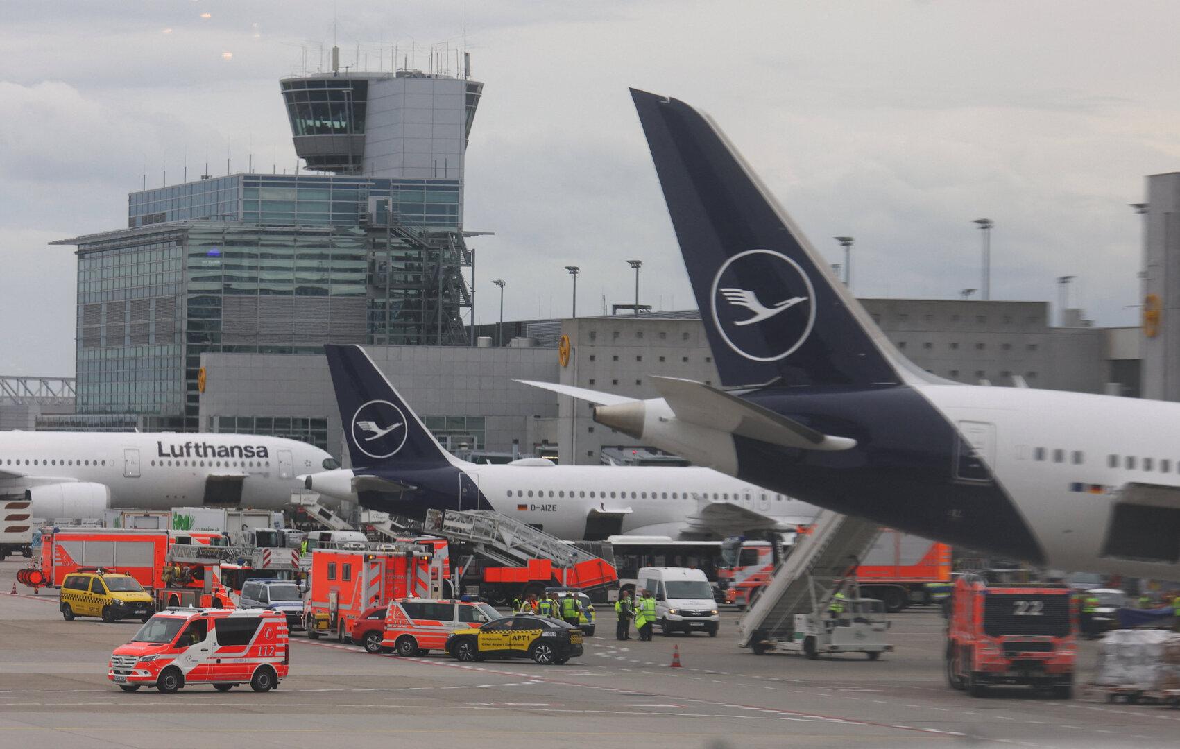 Bugfahrwerk von Lufthansa-Boing knickt plötzlich ein: Mehrere Verletzte
