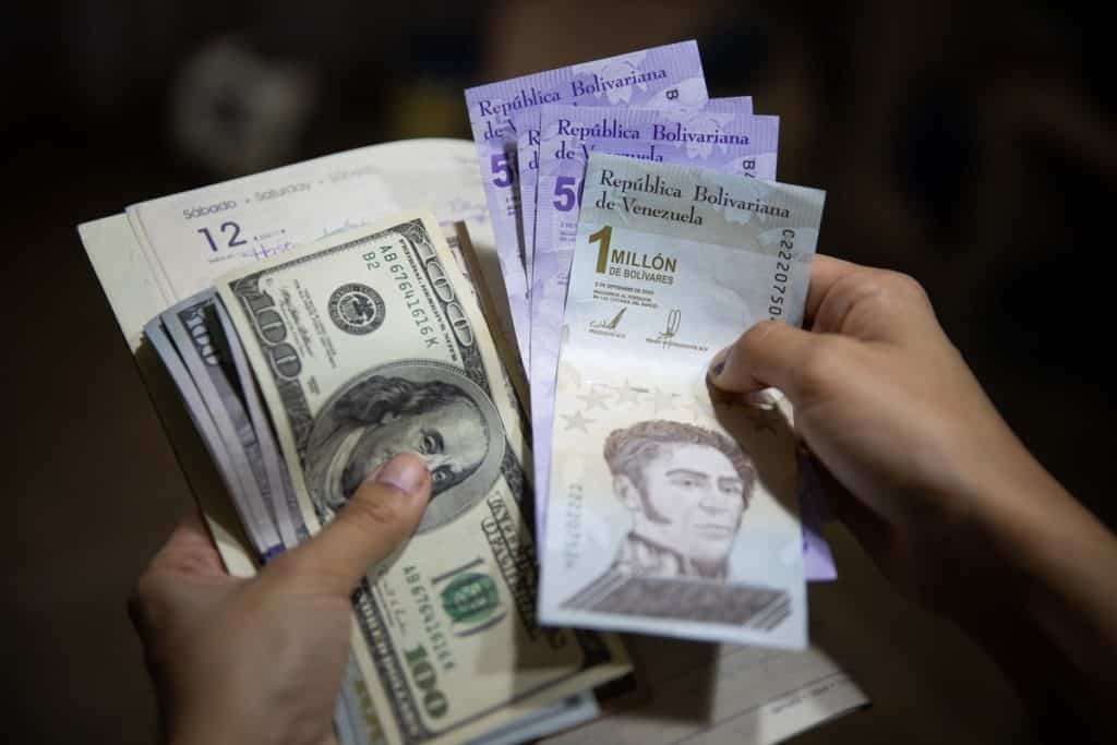 Economistas se mantienen pesimistas ante medidas para reducir la brecha cambiaria