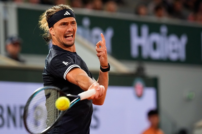Zverev, Andreeva power into French Open semifinals