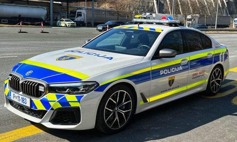 Velika potraga u Sloveniji: Opljačkan kombi pun gotovine, policija helikopterom traži lopove