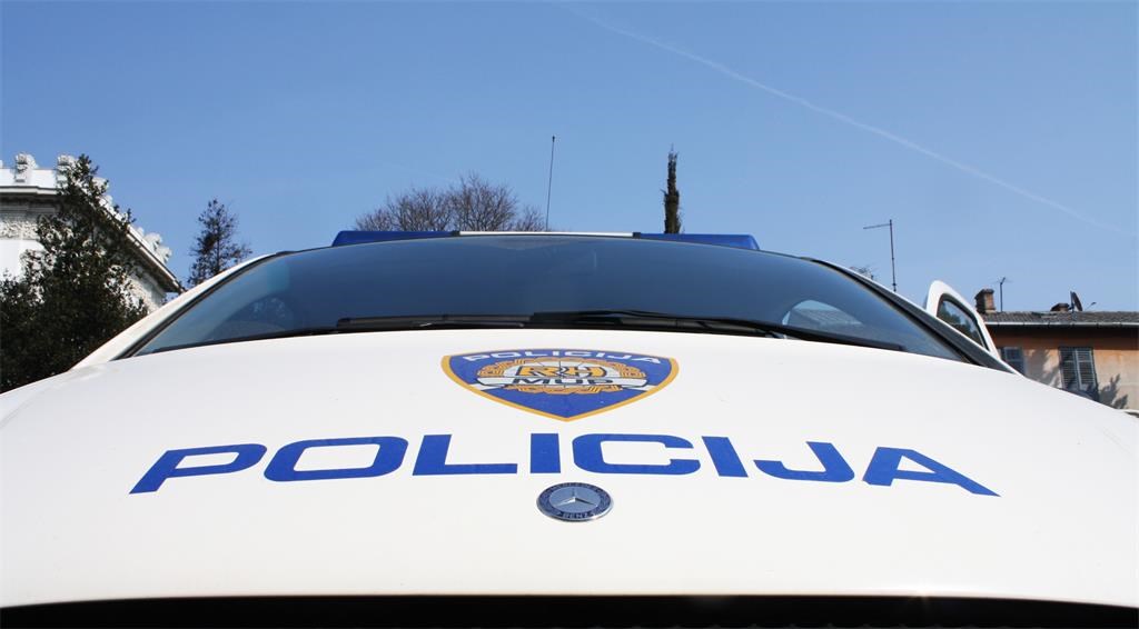 Pijani vozač izazvao sudar u Kutini pa pobjegao, imao 2,56 promila