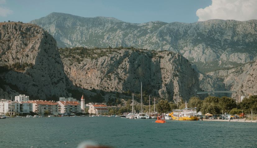 Two new year-round fast catamaran routes connecting Brač, Omiš, Šibenik and Split announced 