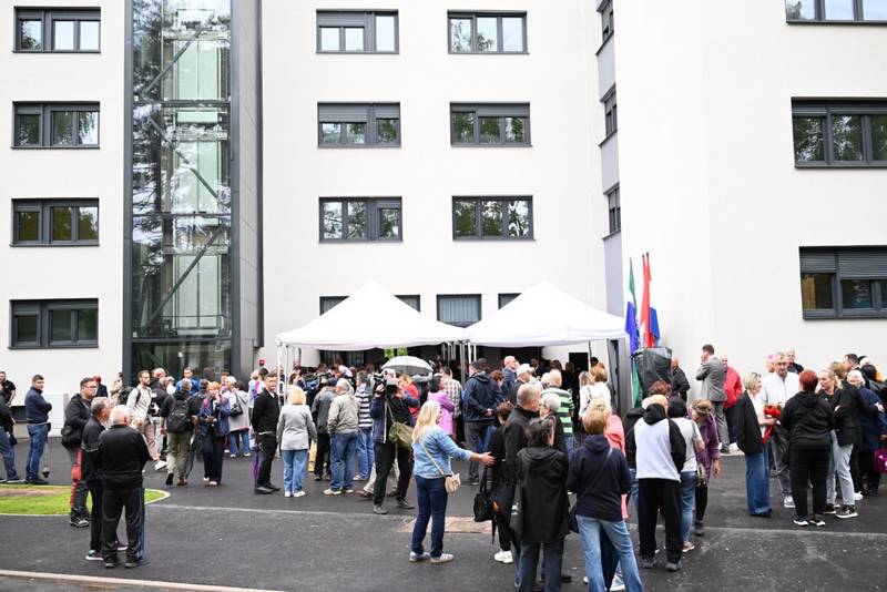 Stanarima HNP-a u Sisku uručeni ključevi, nakon dvije godine od rušenja, povratak u 144 stana