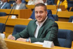 Drinić sa penzionerima u Ljekaricama: Iskustvo naših najstarijih je bogatstvo koje nema cijenu