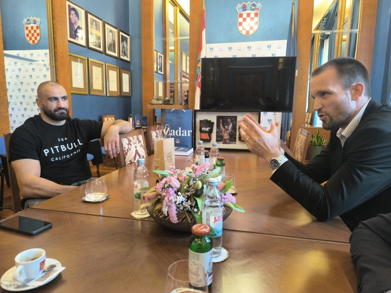 MMA borac Martin Batur na prijemu kod gradonačelnika Erlića