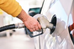 GORIVO PONOVO POSKUPLJUJE Na pojedinim pumpama dizel premašio tri KM