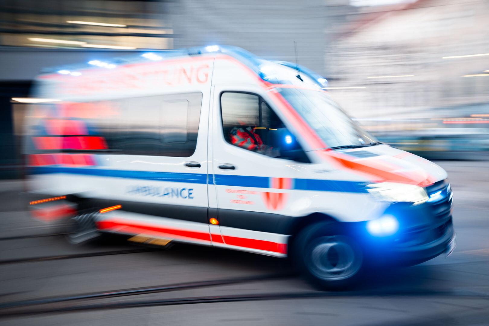 Innsbruck: Mann nach Sturz von Mauer schwer verletzt