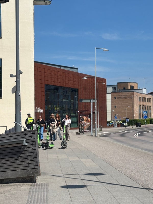 Därför var polisen vid Simonsland