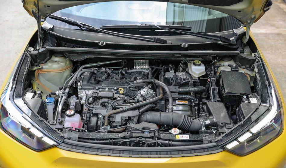 Toyota malčku le namenila hibridni pogon, toliko bencina porabi