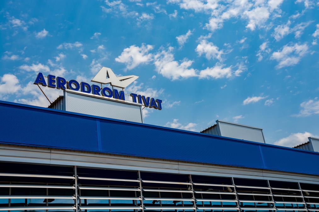 IZMENJEN REŽIM SAOBRAĆAJA NA AERODROMU U TIVTU: Ako sutra polećete avionom, na aerodromu morate biti u OVO VREME, nakon toga pristup je ZABRANJEN