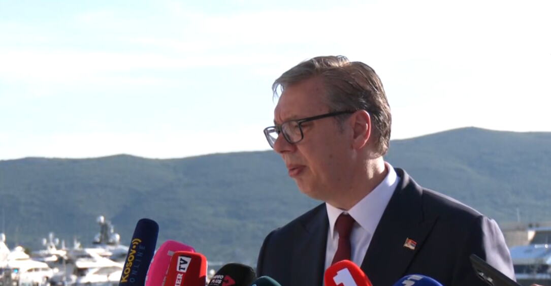 UŽIVO "MENE BI BILO SRAMOTA DA NAM DOĐU GOSTI I ČITAJU ONO ŠTO JA ČITAM OVDE" Vučić o uvredama u Crnoj Gori: To je njihova sramota, a ne moja
