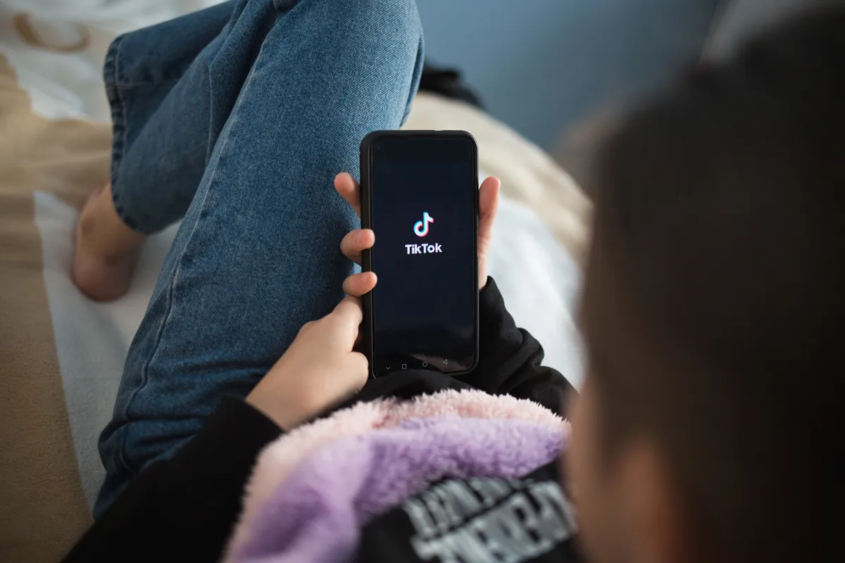 Ugašen TikTok nalog "Faraona", muškarca koji kroz muziku promoviše pedofiliju