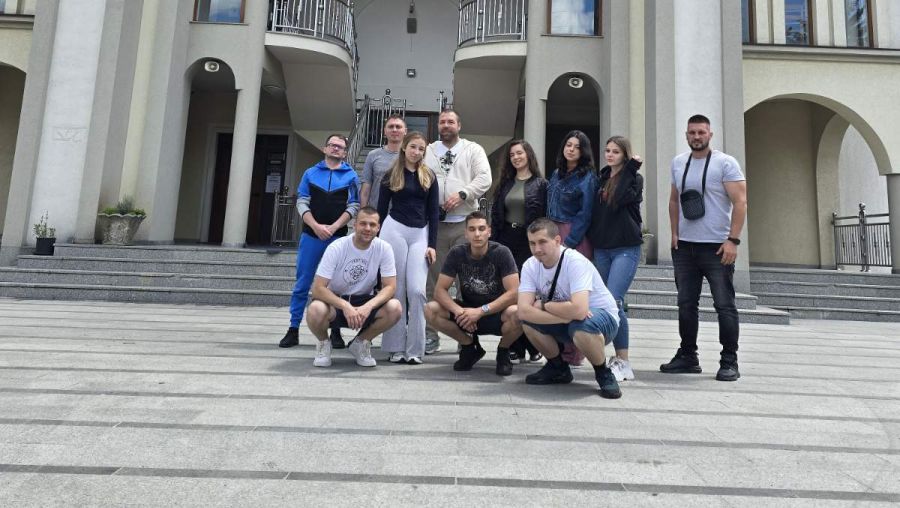 Maturanti Medicinske škole iz Leskovca predstavili matematički projekat na Festivalu nauke u Tutinu