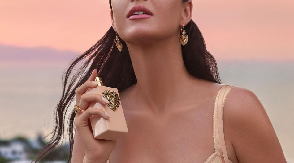 Dolce & Gabbana ima novi intense parfem koji evocira sočno ljeto - kruška, ribiz, božur...