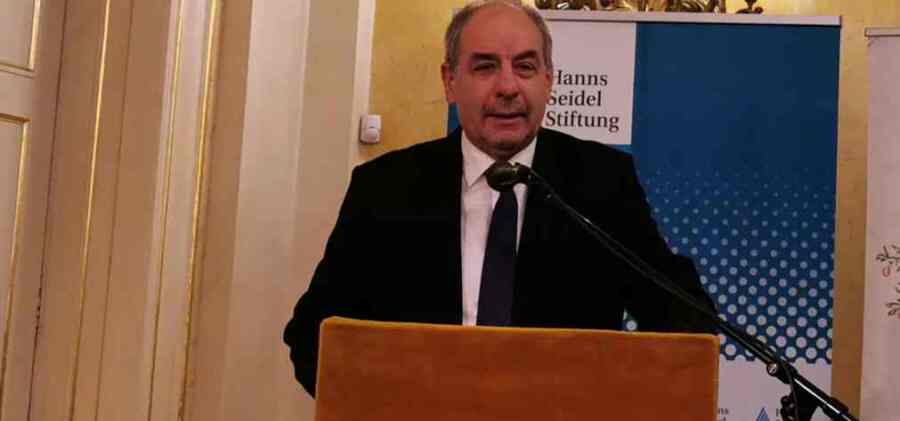 Predsednik Mađarske potpisao izmene Ustava kojima se završava njegov mandat