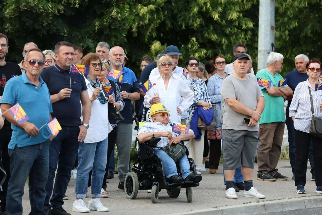 Sa protesta u Sarajevu poručeno da BiH ne smije biti taoc svjetskih sila niti tajkunskih interesa