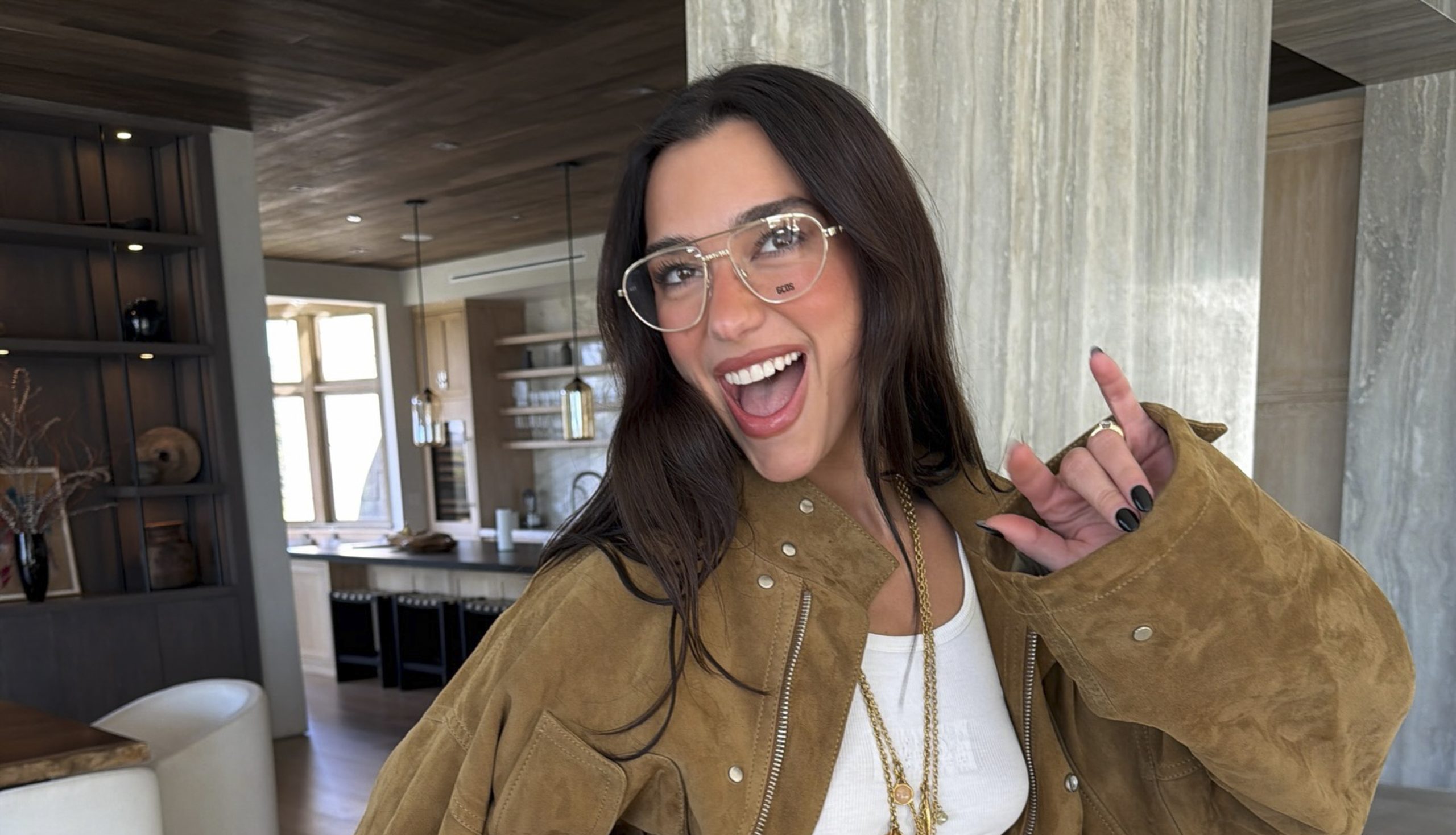 POTEZ GODINE: Dua Lipa i suprug upali nepoznatoj djevojci na rođendan i priredili joj šou života