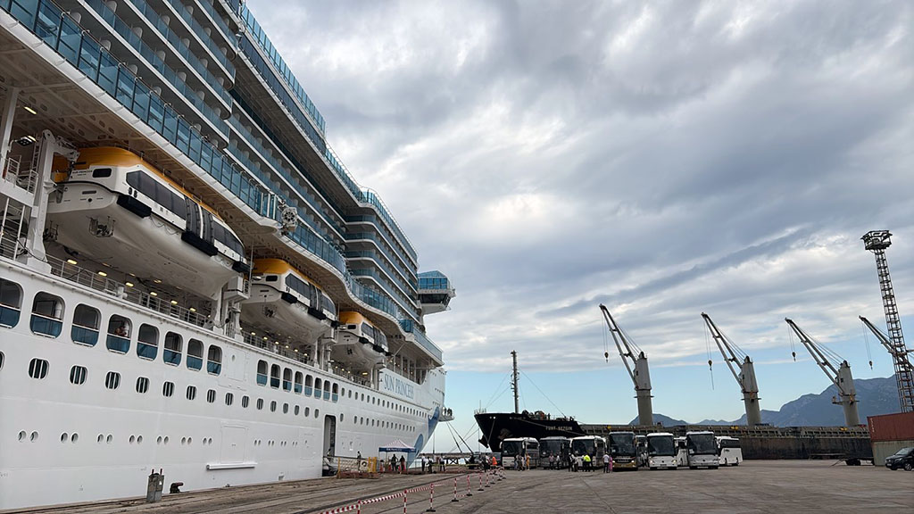 Megakruzer Sun Princess dovezao preko četiri hiljade putnika u Bar