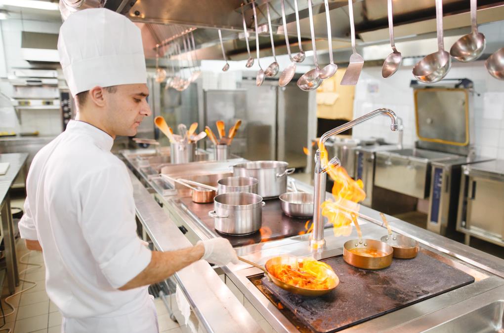 Oko 40 radnika iz Srbije prevareno u Hrvatskoj: Ispovest kuvara koji se vratio bez evra u džepu - šteta veća od 10.000 evra