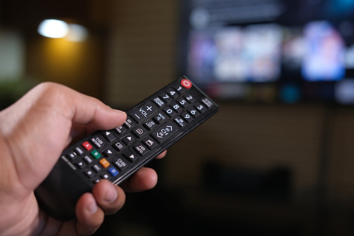 Primer kako funkcioniše regulator: AMU reagovao na film Centra za društvenu stabilnost, TV Adria i Prva kažnjene sa po 10.000 evra