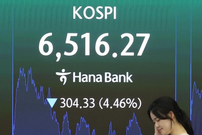 Seoul stocks dip over 4 pct on extended chip rout, Mideast tensions