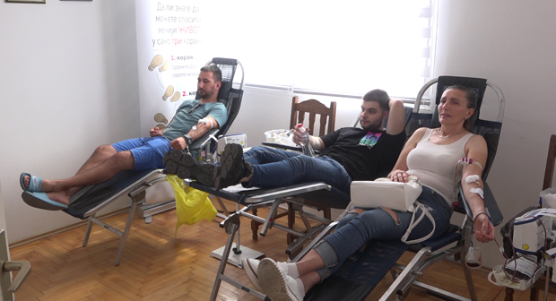 ЦРВЕНИ КРСТ ЛОЗНИЦЕ ТОКОМ ЛЕТА ОРГАНИЗУЈЕ ВИШЕ АКЦИЈА ДОБРОВОЉНОГ ДАВАЊА КРВИ