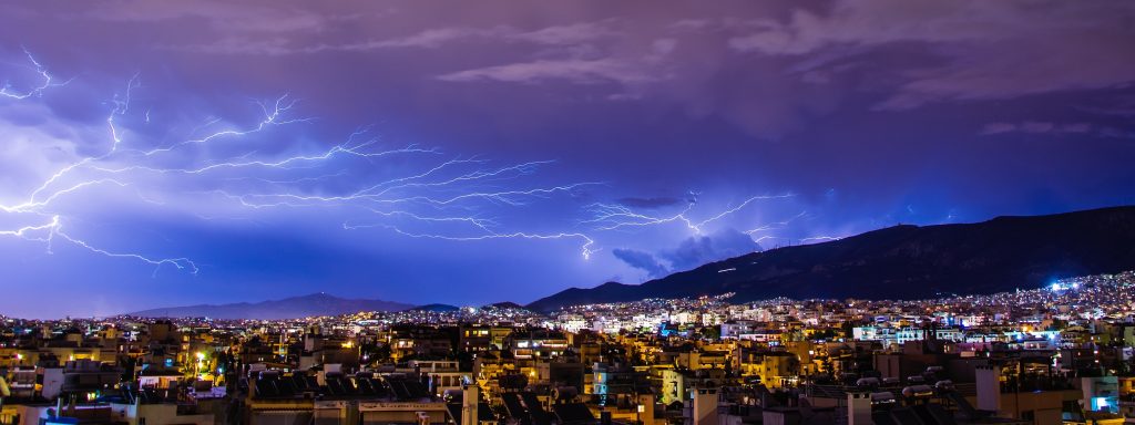 OVO JE PRVA STVAR KOJU MORATE DA URADITE AKO GROM UDARI OSOBU! Doktori otkrivaju korake koji spasavaju život i upozoravaju na opasnu grešku s kišobranom!