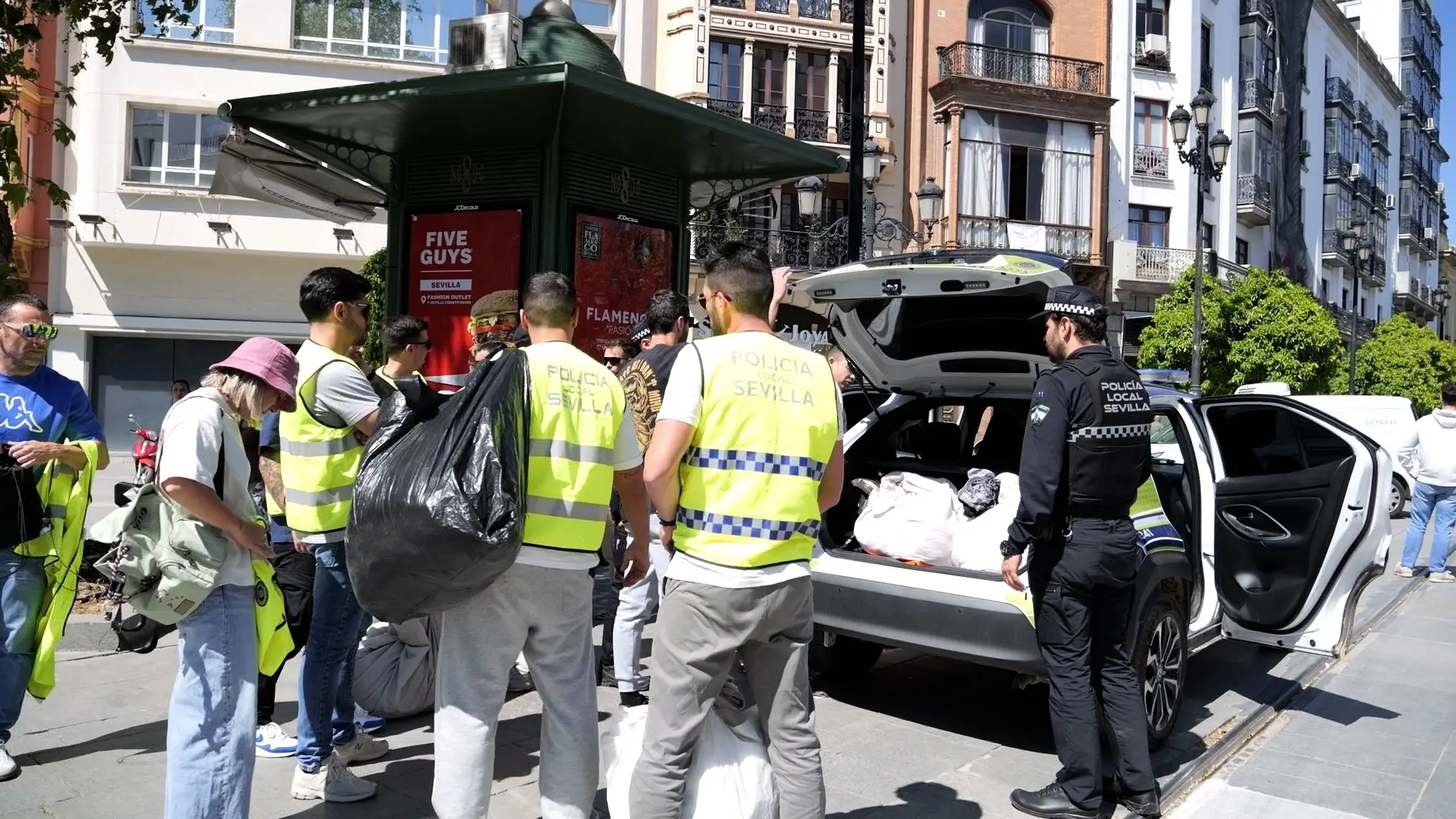  La Policía Local de Sevilla interviene más de 3.000 artículos falsificados por valor de medio millón 