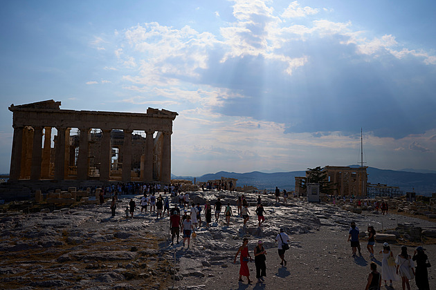 Útok nožem u athénské Akropole. Muž pobodal dva turisty