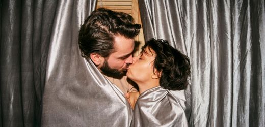 Sex als Eltern: Wie Paare trotz Kindern im Haus zu gutem Sex finden können