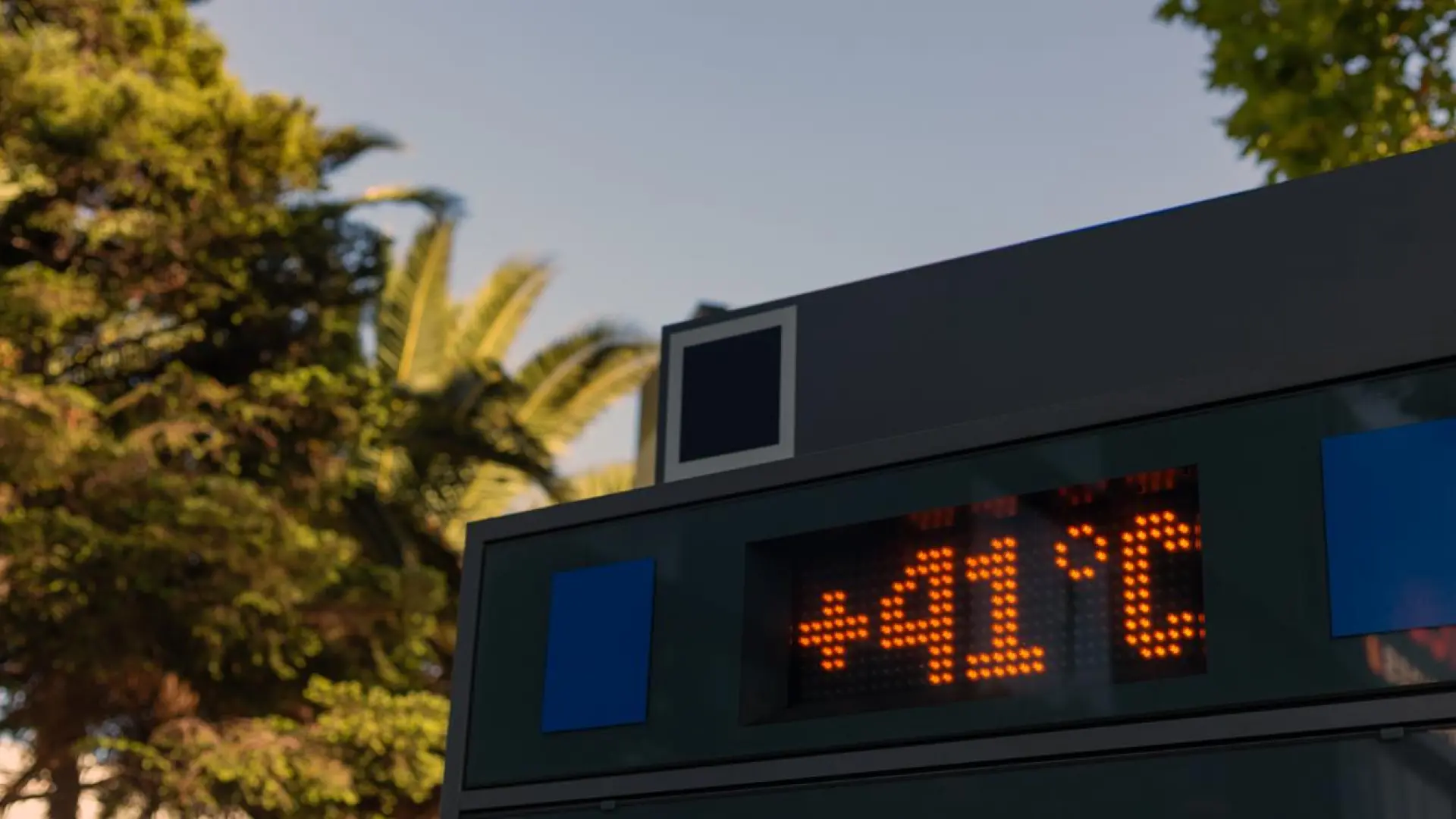  Nuclear y gas salen en ayuda de la potente fotovoltaica para abastecer una demanda récord que sube el precio de la luz 