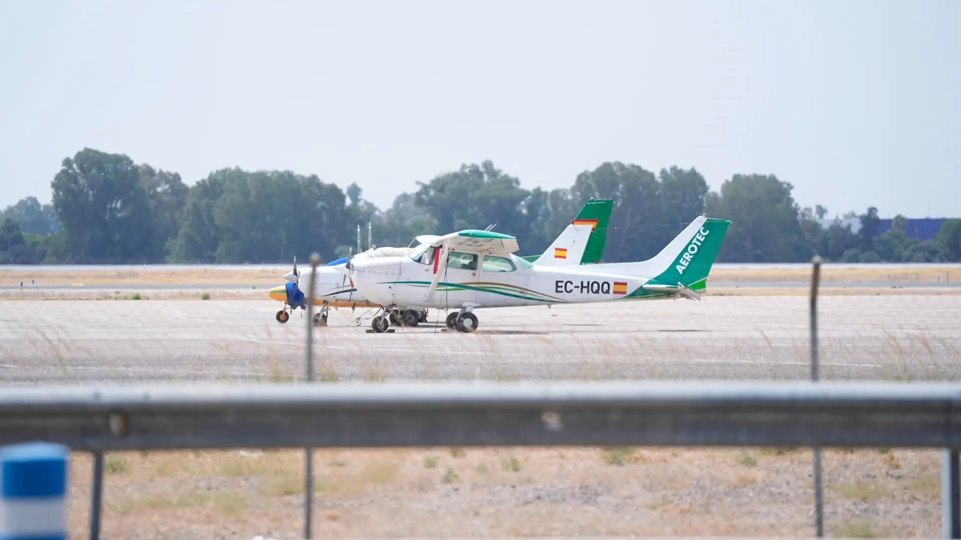  Aena subasta una avioneta abandonada en el aeropuerto de Sevilla con un precio de salida de 10 euros 