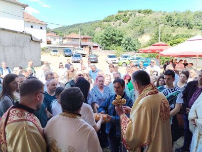 Srbi slave Svetu Jelenu u Velikom Trnovcu, Levosojčanin novi kum (foto&video)