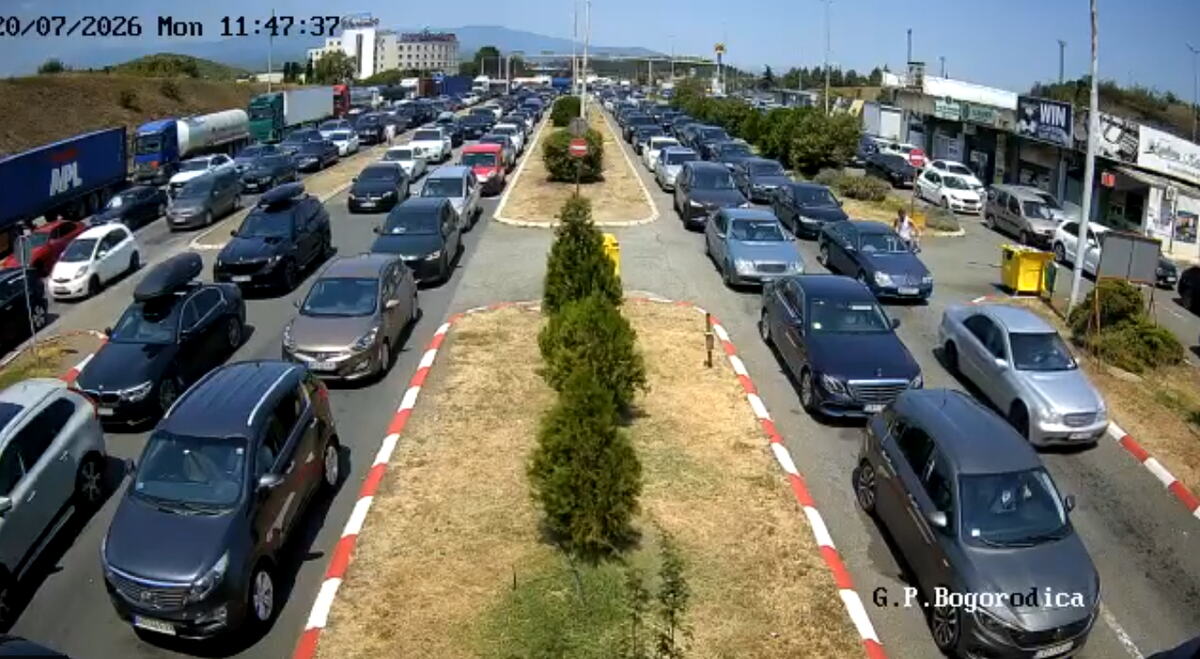 SVI ONI ČEKAJU DA UĐU U GRČKU! Nepregledne kolone vozila na makedonskom prelazu Bogorodica pred ulazak na Evzoni, evo koliko se čeka (FOTO) 