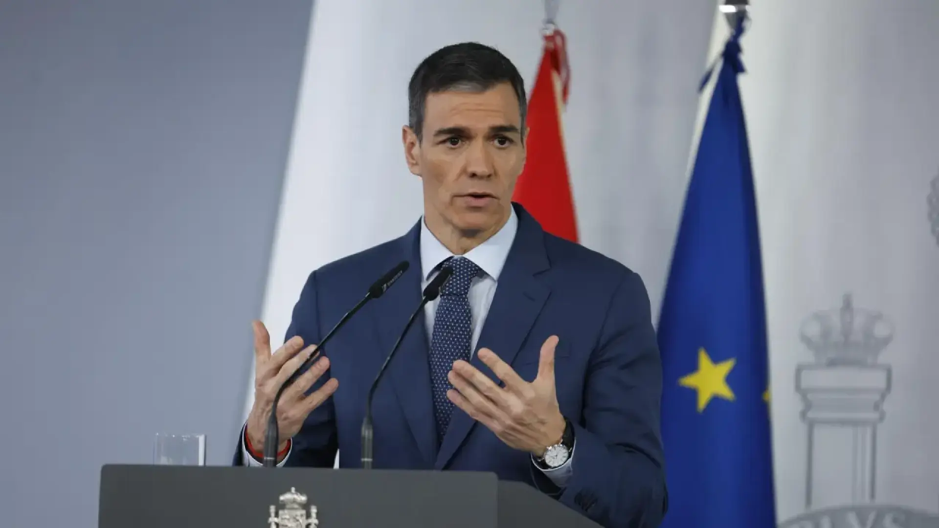  Sánchez viaja a Argelia para cerrar la crisis diplomática y negociar un aumento del 10% en el suministro de gas a España 