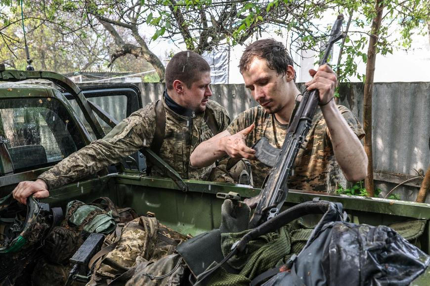 Ukrajinský důstojník: Ti, kdo utekli před válkou do Evropy, by se už neměli vracet