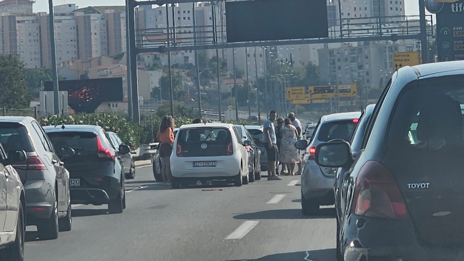 Prometni kaos u Splitu: Nesreća na ulazu u grad, vozilo u kvaru u Marjanskom tunelu