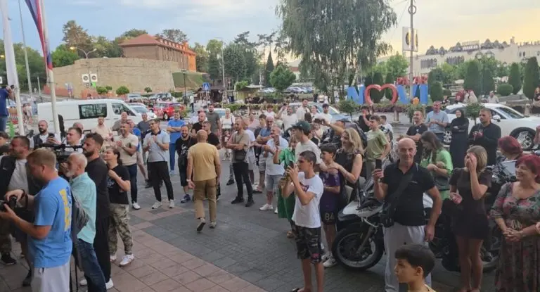 Emotivni doček za Rijada i Emira u Novom Pazaru nakon 40.000 kilometara avanture