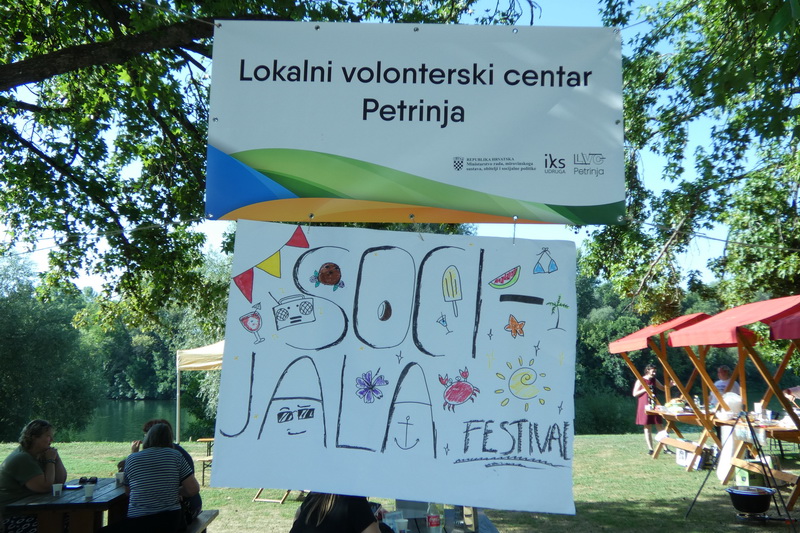 Na Gradskom kupalištu u Petrinji održan 10. „Socijala festival“ Udruge IKS