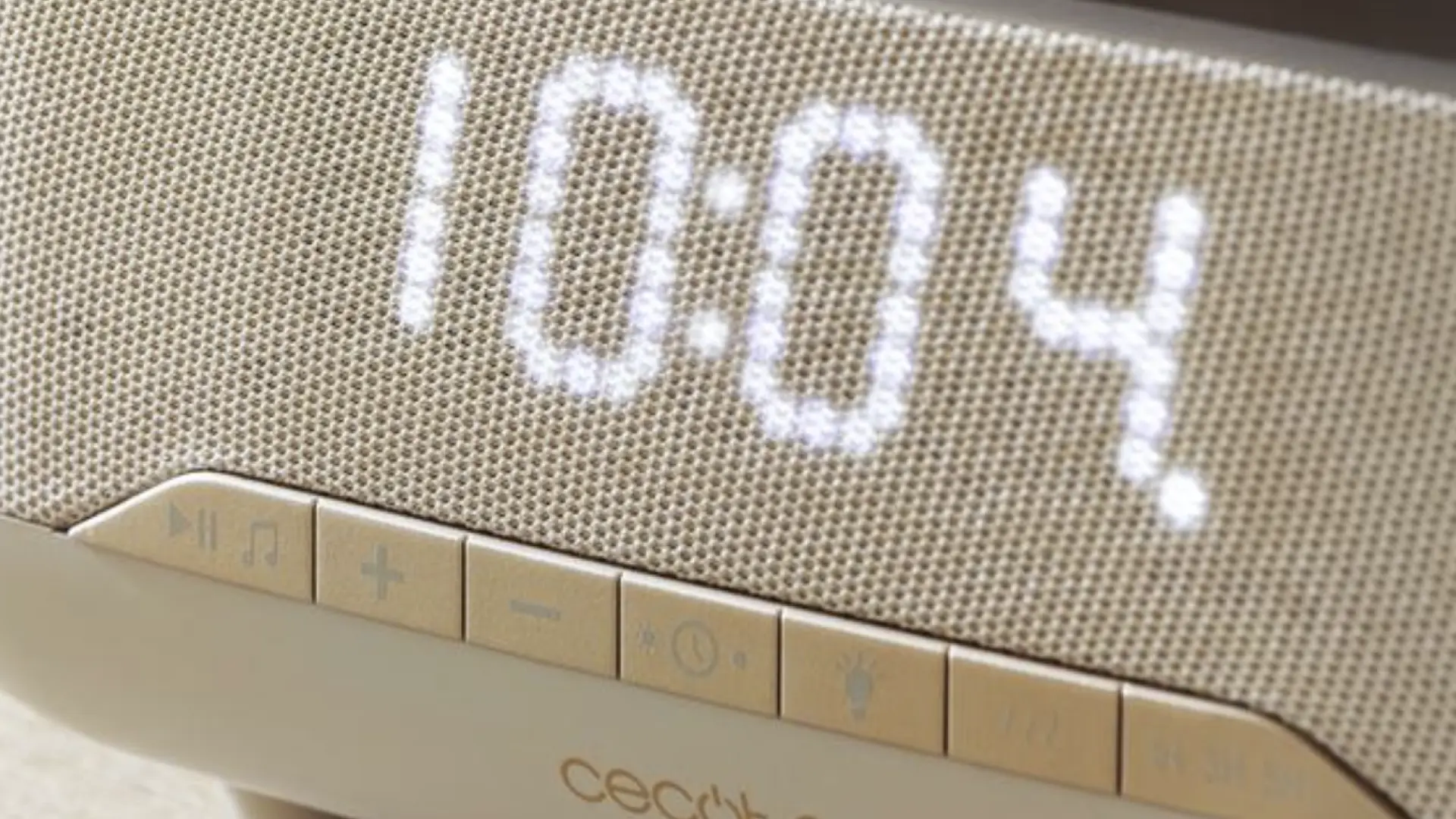  Jubila tu despertador y tu altavoz: el ingenioso humidificador 'todo en uno' limpiará tu mesita de noche 